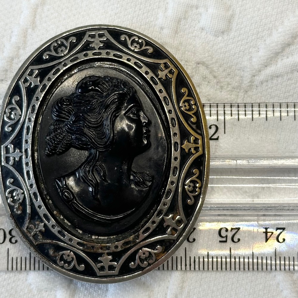 Vintage 80s Black Glass Cameo Brooch Silver Gold Tone Filigree Lady Portrait Pin - Picture 8 of 8